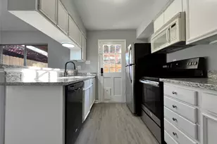 3208 Briar Ct, Baytown, TX 77521 - Photo 8