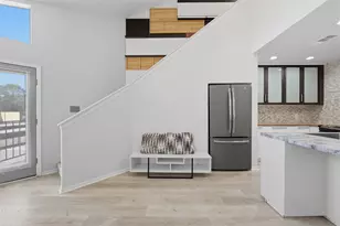 10855 Meadowglen Ln, Houston, TX 77042 - Photo 2