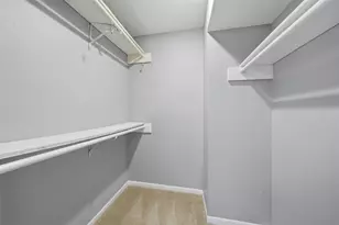 10855 Meadowglen Ln, Houston, TX 77042 - Photo 24