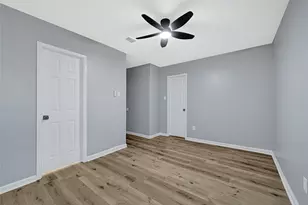 2131 Counter Point Dr, Houston, TX 77055 - Photo 20