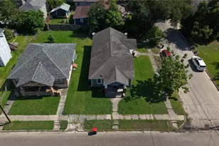 300 E James St, Baytown, TX 77520 - Photo 2