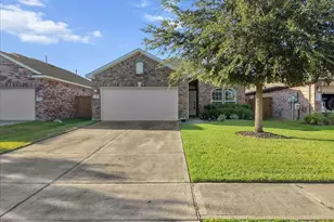 12638 Pirate Bend Dr, La Marque, TX 77568 - Photo 2