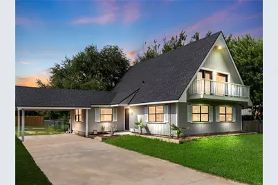 305 Johnson Avenue, Palacios, TX 77465 - Photo 1