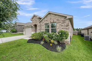 11719 Bari Reef Ln, Conroe, TX 77304 - Photo 2