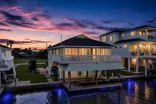 16610 Tern Rd, Jamaica Beach, TX 77554 - Photo 1