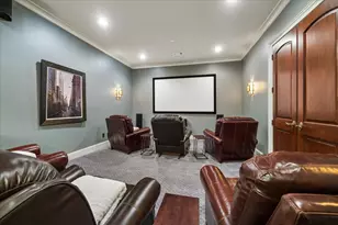 310 Tynebridge Ln, Houston, TX 77024 - Photo 32