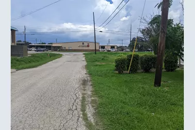 107 Correll Avenue, Wharton, TX 77488 - Photo 2