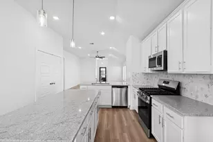 1221 Sacred Light Ln, La Marque, TX 77568 - Photo 2