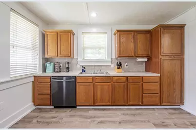102 4th Street, Sugar Land, TX 77498 - Photo 4