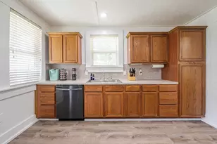 102 4th St, Sugar Land, TX 77498 - Photo 4