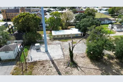 608 Travis Street, Liberty, TX 77575 - Photo 2