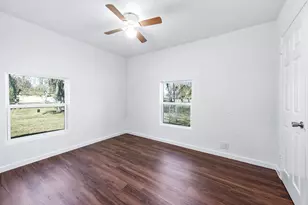 54 Lupine Ct, Lake Jackson, TX 77566 - Photo 18