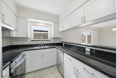 14641 Perthshire Road, Houston, TX 77079 - Photo 18