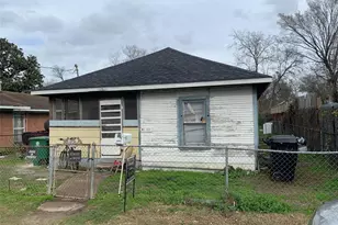 3226 Des Chaumes, Houston, TX 77026 - Photo 2