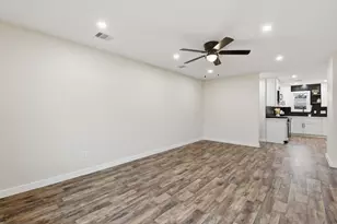 906 Creager St, Houston, TX 77034 - Photo 8