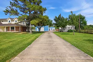 3625 County Rd 36, Angleton, TX 77515 - Photo 22