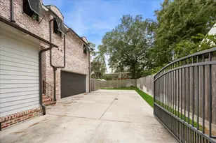 7 Hedwig Shadows Dr, Houston, TX 77024 - Photo 46