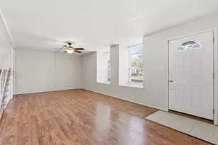 10170 Beekman Pl Dr, Houston, TX 77043 - Photo 2
