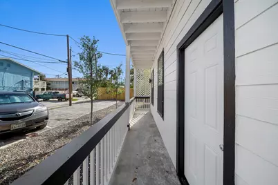 920 Ave L #D, Galveston, TX 77550 - Photo 2