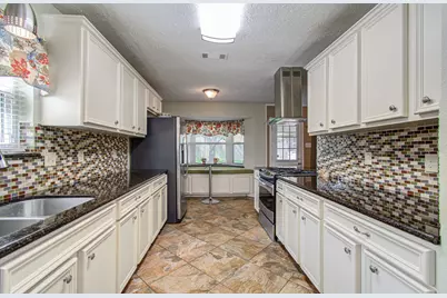 1920 Lazy Creek Lane, Pearland, TX 77581 - Photo 10