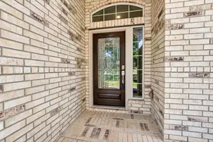 42 Black Swan Ct, Magnolia, TX 77354 - Photo 2