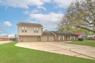 12114 Cherry Point Dr, Mont Belvieu, TX 77535 - Photo 2