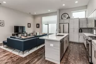 1004 California St, Houston, TX 77006 - Photo 8