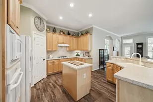 167 E Northcastle Cir, Conroe, TX 77384 - Photo 2