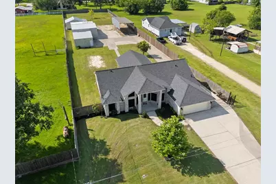 3337 Bridgette Lane, Mont Belvieu, TX 77523 - Photo 4