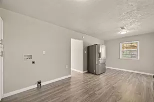 1221 Parkway St, Baytown, TX 77520 - Photo 10