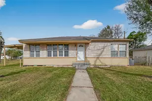 1221 Parkway St, Baytown, TX 77520 - Photo 1
