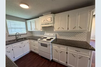 211 S Avenue C, Freeport, TX 77541 - Photo 10