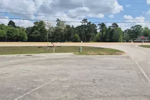 4897 W Davis St, Conroe, TX 77304 - Photo 4