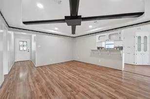 8401 Hanfro Ln, Houston, TX 77088 - Photo 10