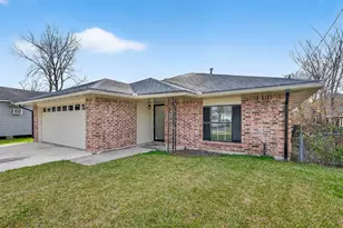 8401 Hanfro Ln, Houston, TX 77088 - Photo 2