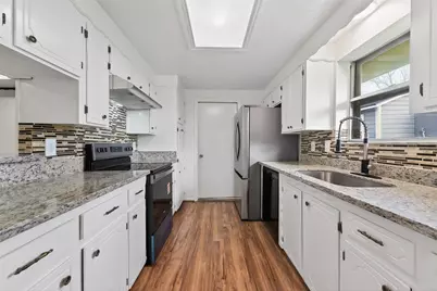 8401 Hanfro Lane, Houston, TX 77088 - Photo 16