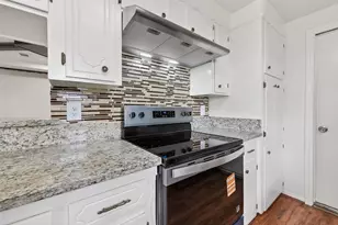 8401 Hanfro Ln, Houston, TX 77088 - Photo 18