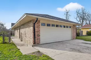 8401 Hanfro Ln, Houston, TX 77088 - Photo 46