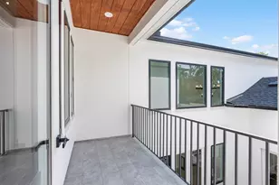 811 Woodstock St, Bellaire, TX 77401 - Photo 34