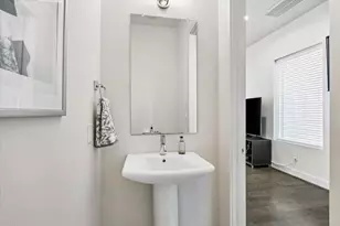 1310 Hussion St, Houston, TX 77003 - Photo 16