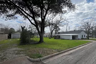 236 W Glenn St, Bellville, TX 77418 - Photo 16