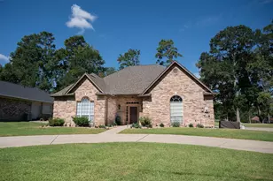 77 Panorama Dr, Conroe, TX 77304 - Photo 2