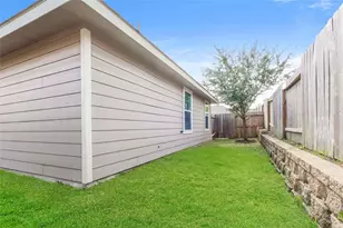 2931 Karin Crst Ln, Conroe, TX 77304 - Photo 2