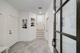 2015 Lou Ellen Ln, Houston, TX 77018 - Photo 2