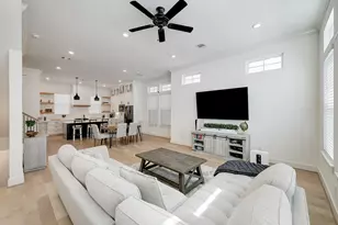 2015 Lou Ellen Ln, Houston, TX 77018 - Photo 4