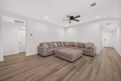 2074 Legacy Hills Drive, Houston, TX 77067 - Photo 14