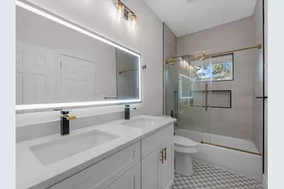 8316 De Priest #B, Houston, TX 77088 - Photo 12