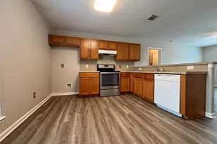 8816 E Buffalo Cir, Willis, TX 77378 - Photo 6