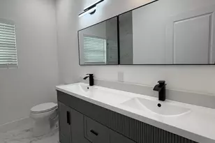 1968 W McKinney St, Houston, TX 77019 - Photo 20