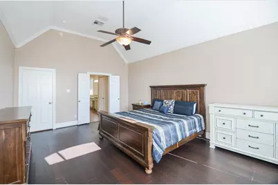 5835 Stratford Gardens Drive, Sugar Land, TX 77479 - Photo 14
